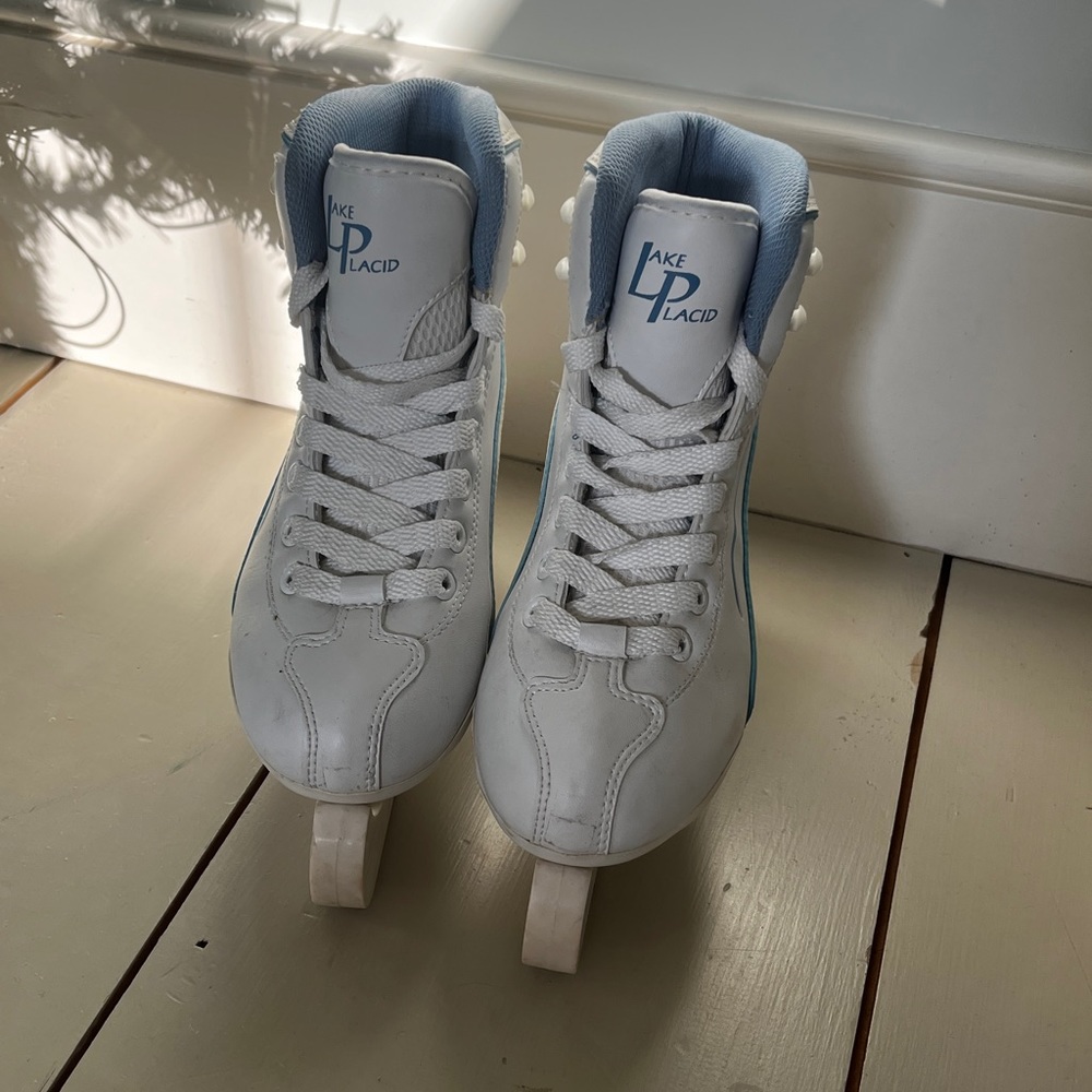 Kids blue figure skates